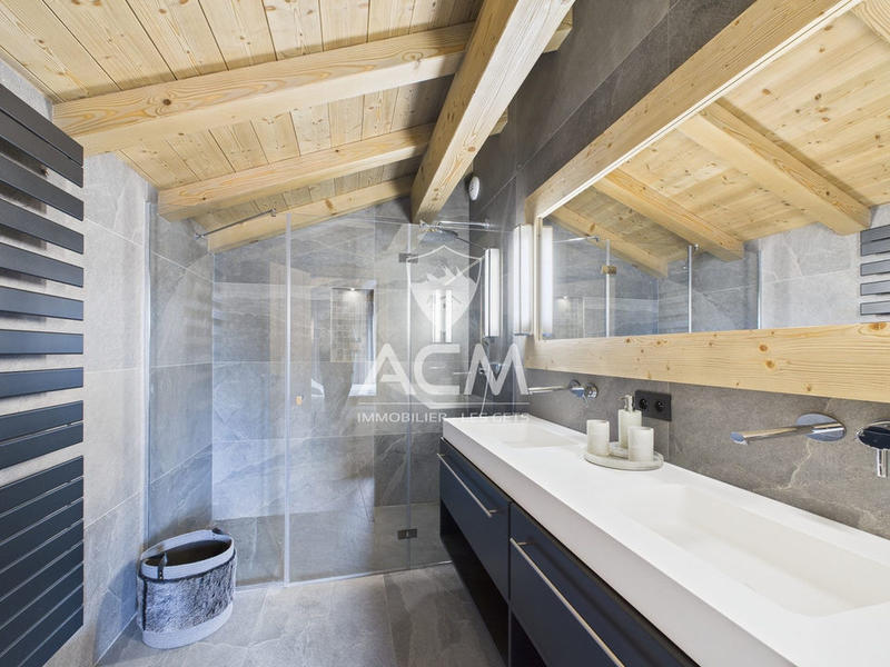 Châlet - 221 m² - 8 pièces