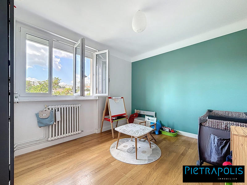 Appartement - 90 m² - 4 pièces