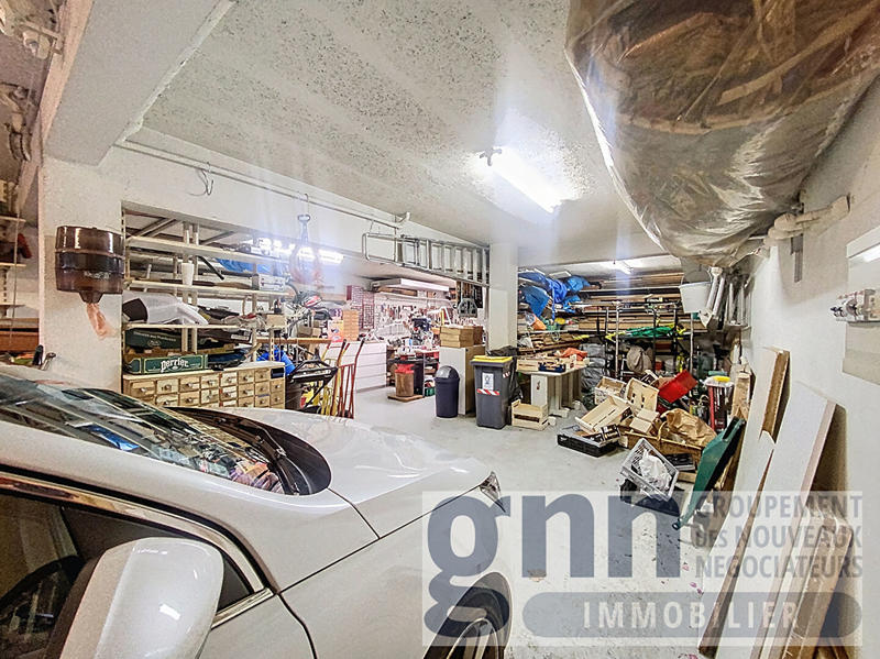 Maison - 284 m² - 9 pièces