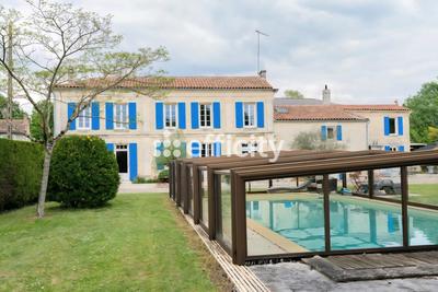 Maison - 310 m² - 11 pièces