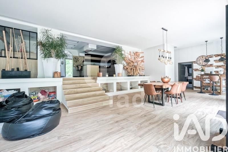 Maison de maîtres - 260 m² - 8 pièces