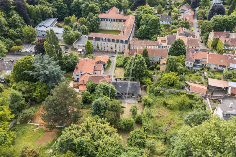 Maison - 221 m² - 7 pièces