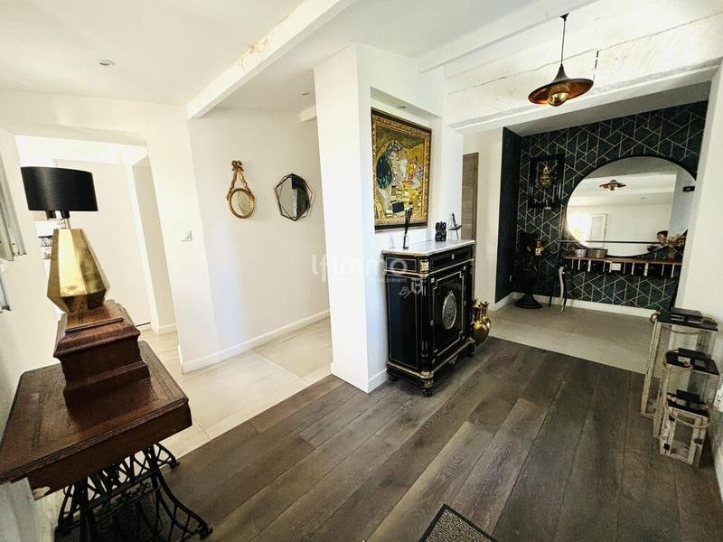 Villa - 227 m² - 7 pièces