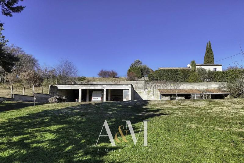 Propriété - 303 m² - 12 pièces