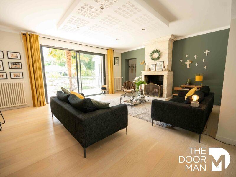 Maison - 264 m² - 10 pièces