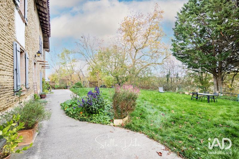 Maison - 239 m² - 8 pièces