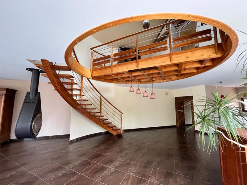 Maison - 240 m² - 4 pièces