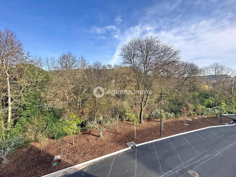 Appartement - 80 m² - 3 pièces