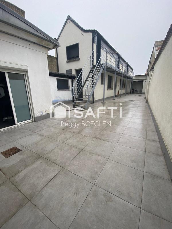 Local commercial - 85 m² - 4 pièces