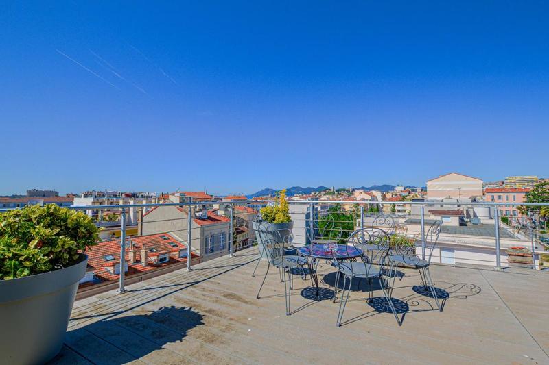 Penthouse - 93 m² - 3 pièces