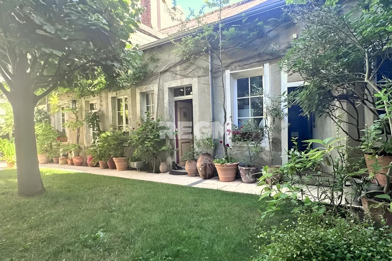 Maison - 290 m² - 11 pièces