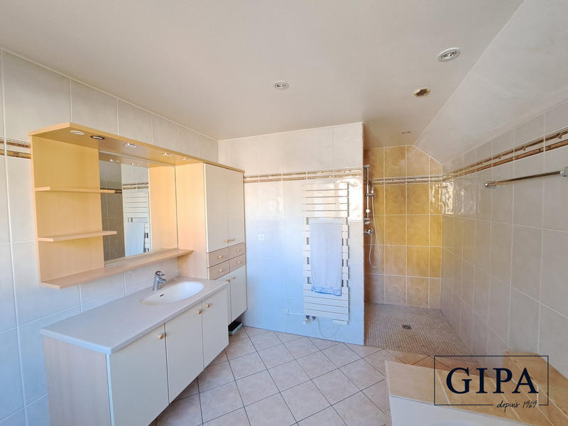 Maison - 140 m² - 5 pièces