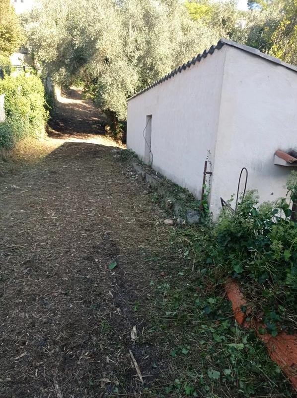 Terrain constructible - 2 000 m²