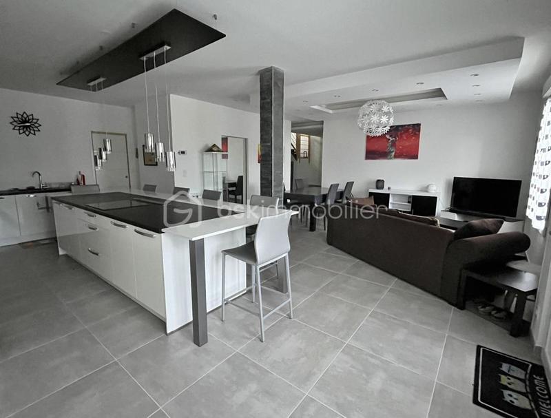 Loft - 109 m² - 5 pièces