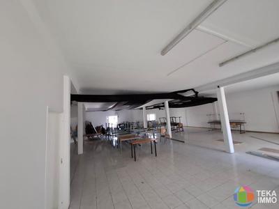 Local commercial - 242 m²
