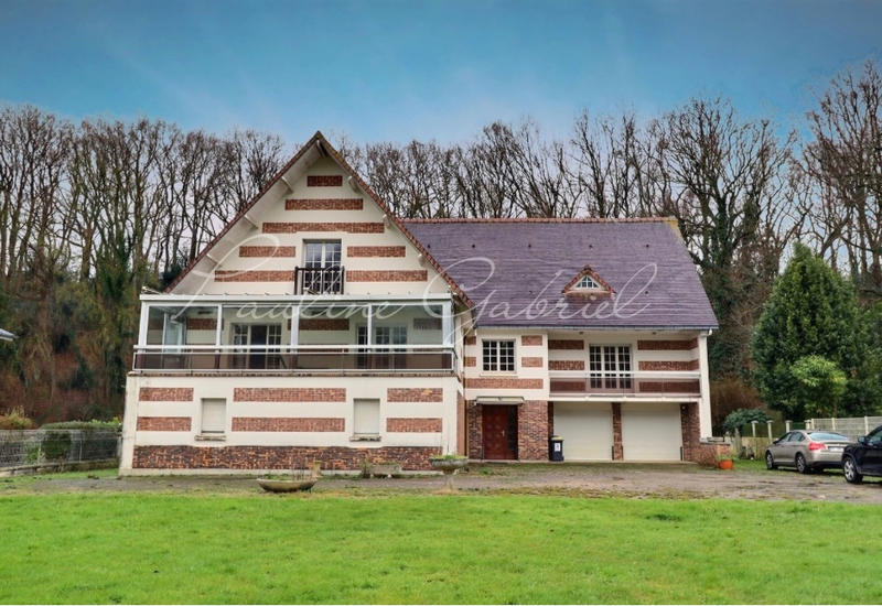 Maison - 265 m² - 9 pièces