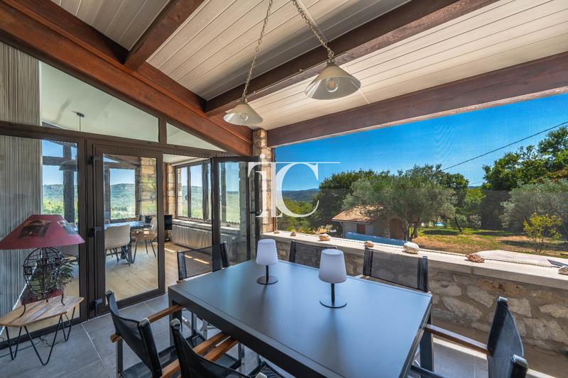 Maison - 166 m² - 7 pièces