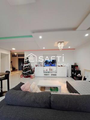 Maison - 194 m² - 8 pièces