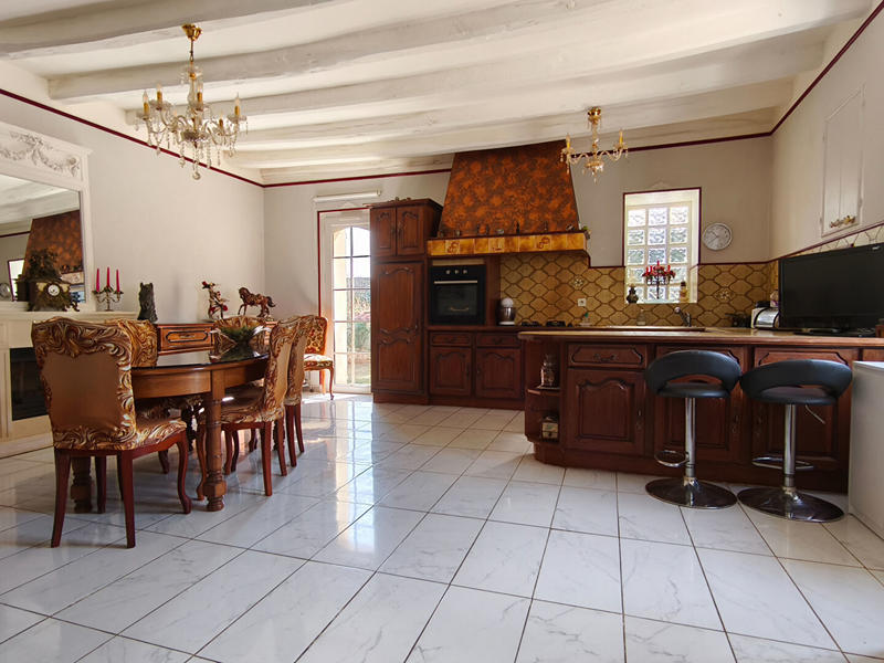 Maison - 246 m² - 5 pièces