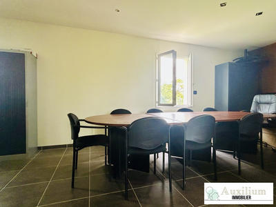 Local d'activités - 168 m² - 5 pièces