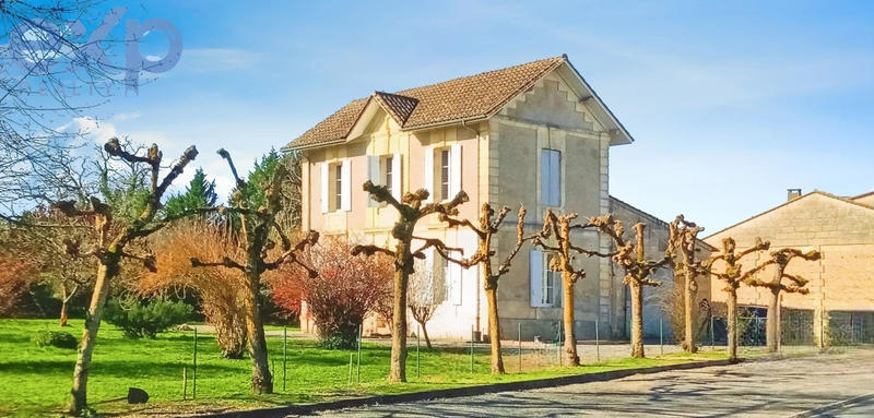 Maison traditionnelle - 215 m² - 6 pièces