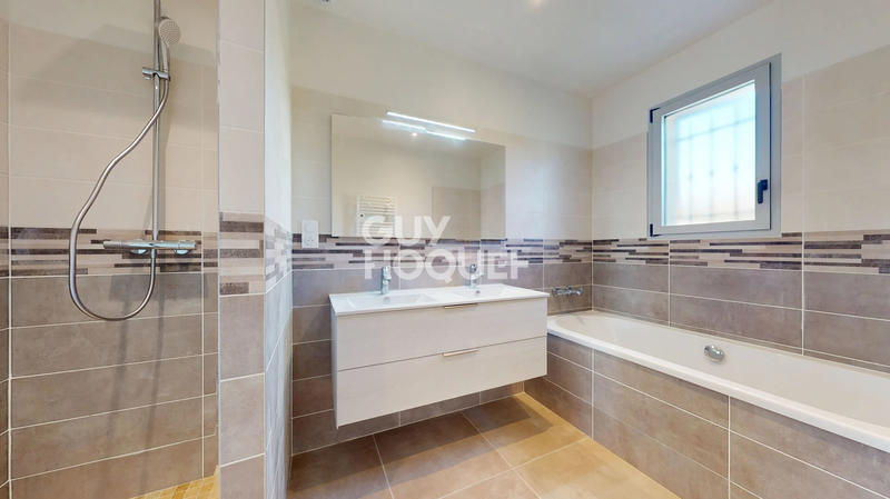 Maison - 140 m² - 5 pièces