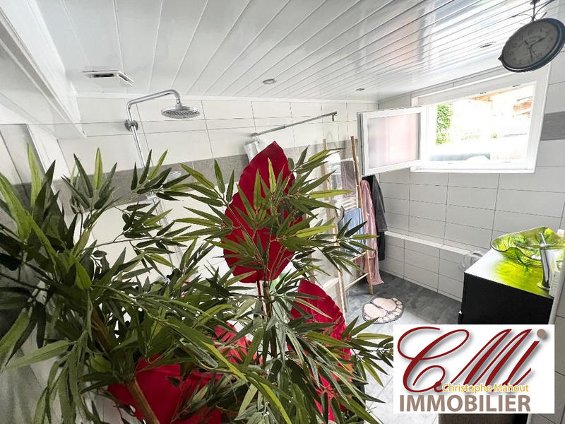 Maison - 208 m² - 6 pièces