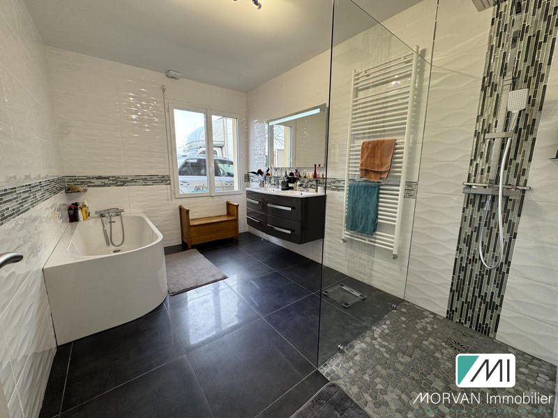 Maison - 228 m² - 8 pièces