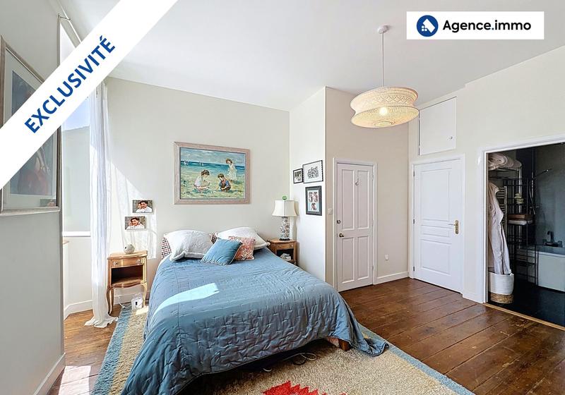 Maison traditionnelle - 270 m² - 12 pièces