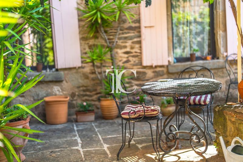 Maison - 350 m² - 11 pièces