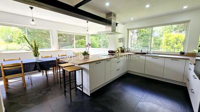 Maison - 180 m² - 8 pièces