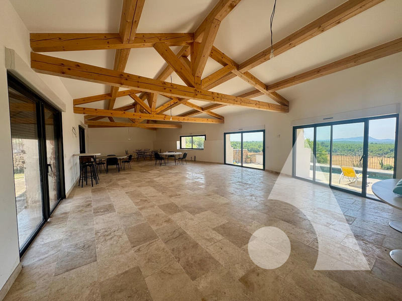 Maison - 568 m² - 12 pièces