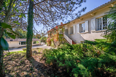 Maison - 244 m² - 9 pièces