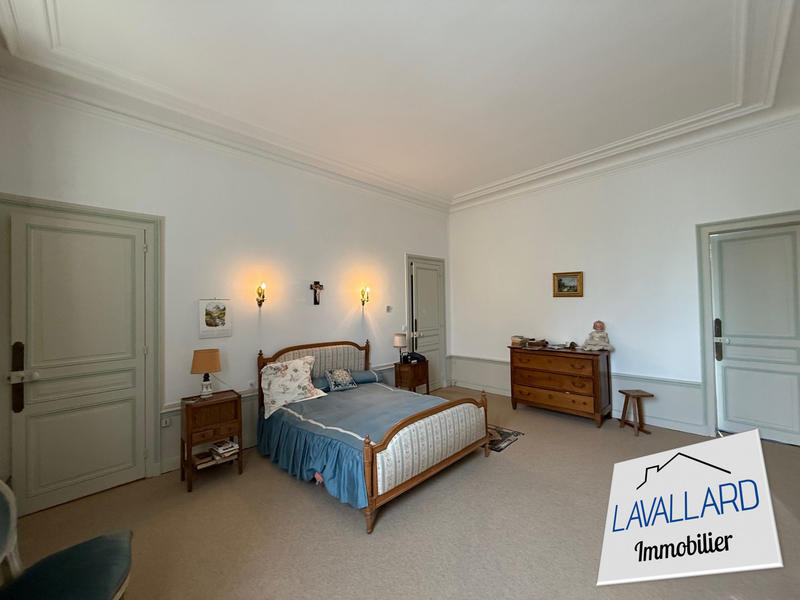 Maison - 290 m² - 8 pièces