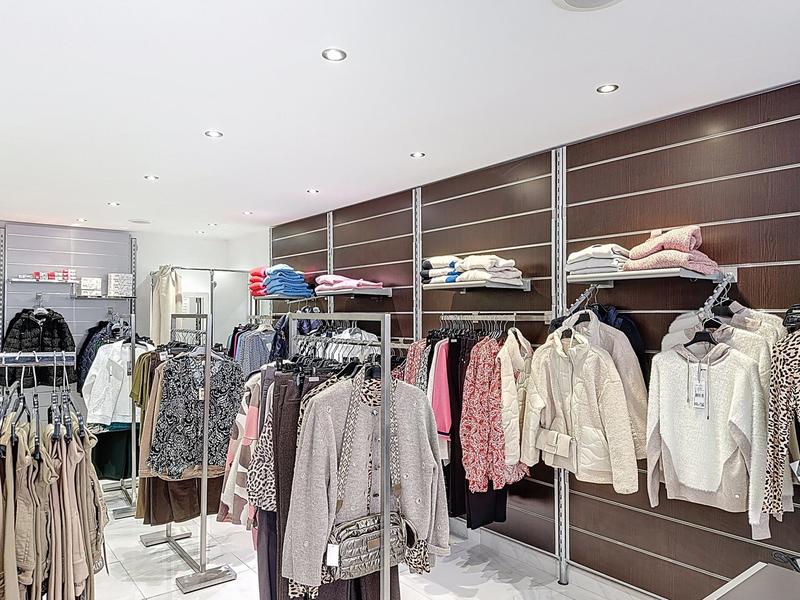 Fonds de commerce - Magasins - 84 m²