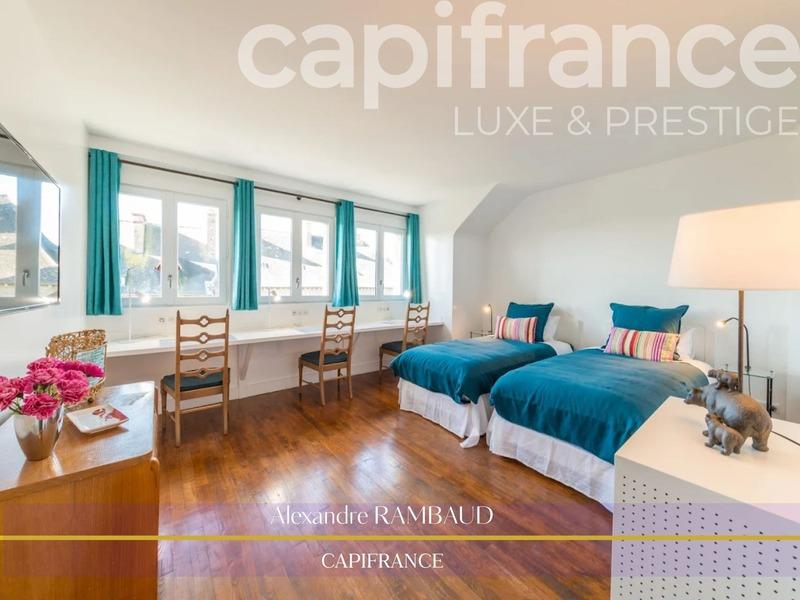 Demeure - 435 m² - 17 pièces