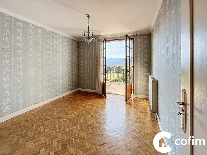 Maison - 260 m² - 7 pièces