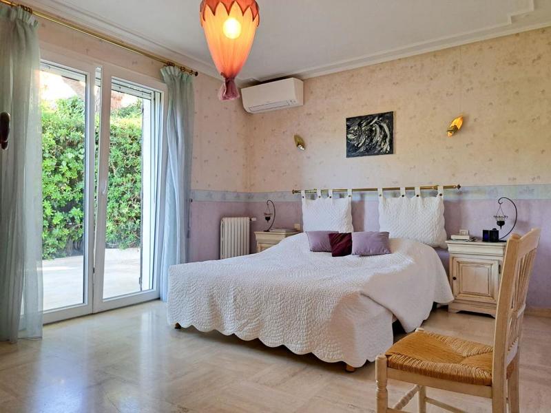 Villa - 234 m² - 9 pièces