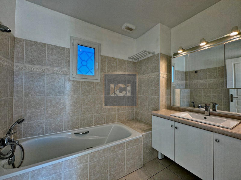 Maison - 93 m² - 4 pièces