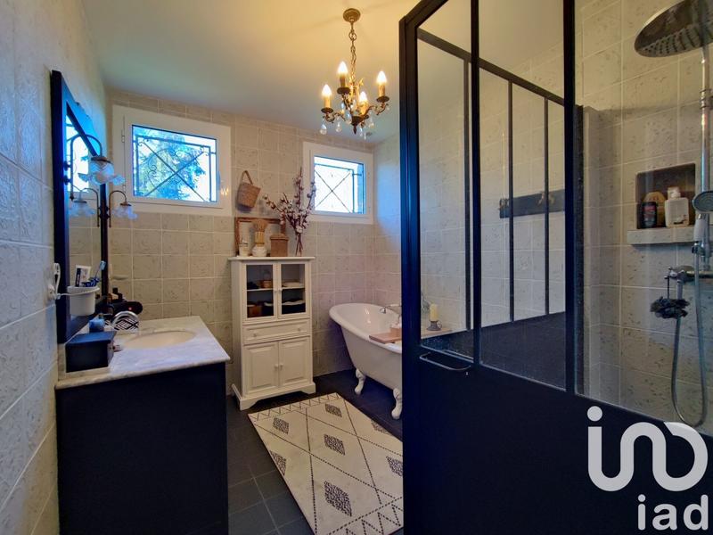 Maison - 242 m² - 8 pièces