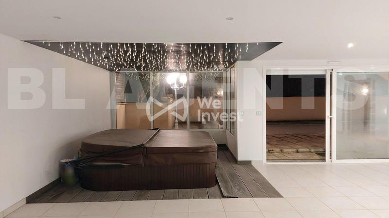 Maison - 295 m² - 9 pièces