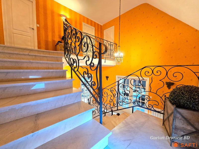 Maison - 243 m² - 10 pièces