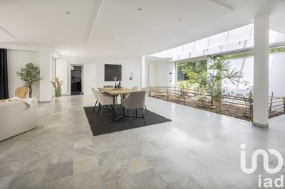 Maison - 320 m² - 10 pièces