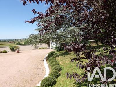 Maison - 202 m² - 8 pièces