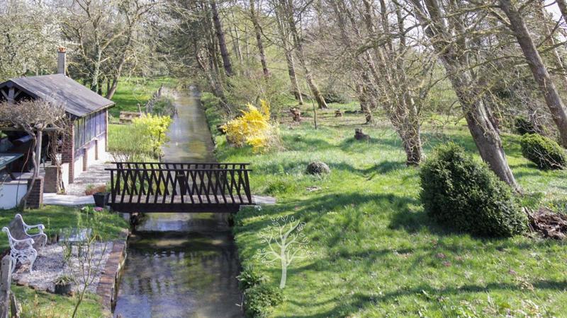 Moulin - 264 m² - 8 pièces