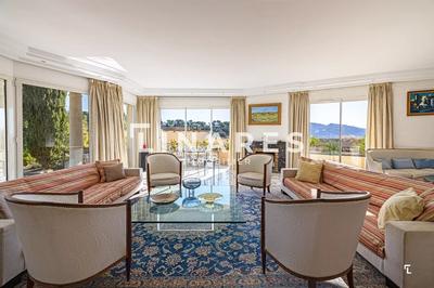 Maison - 355 m² - 9 pièces