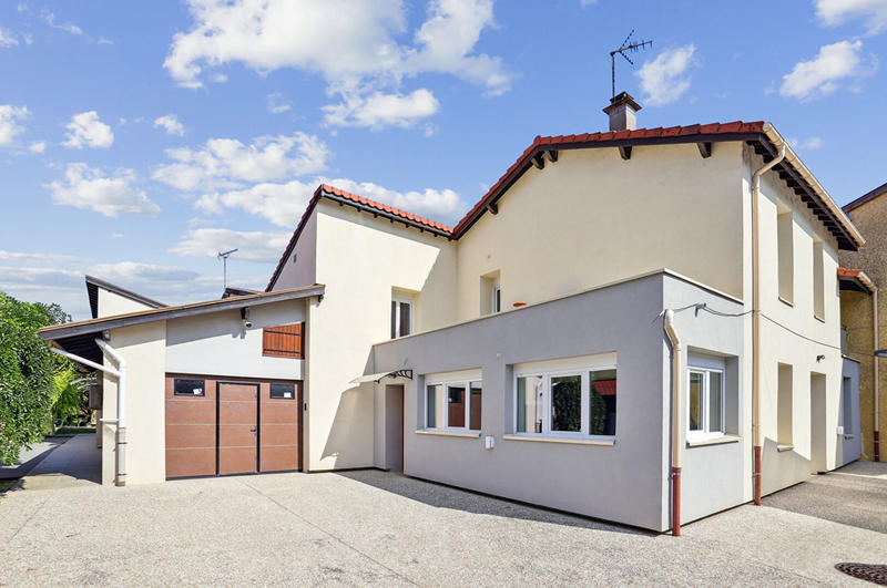 Maison - 285 m² - 10 pièces