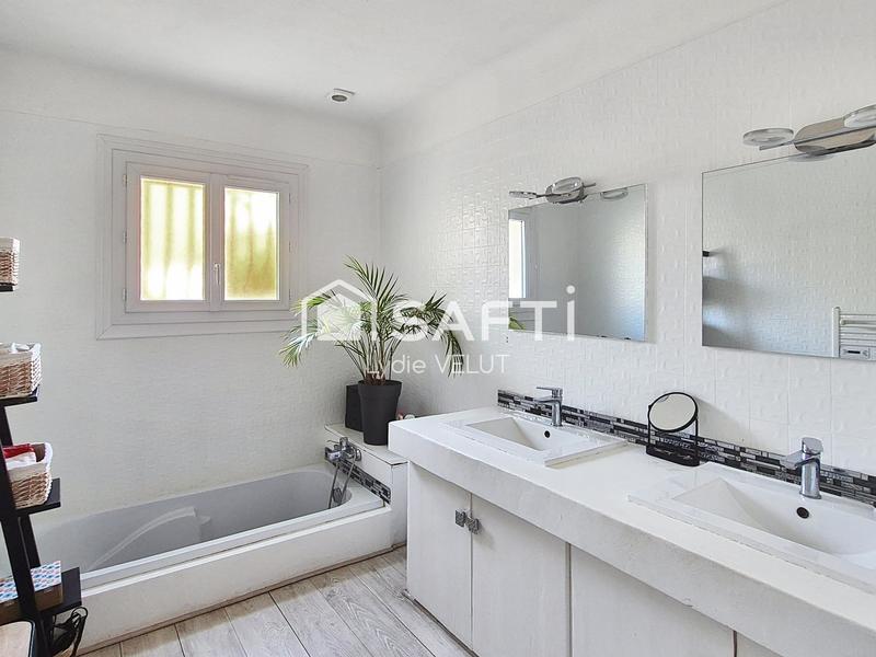 Maison - 121 m² - 6 pièces