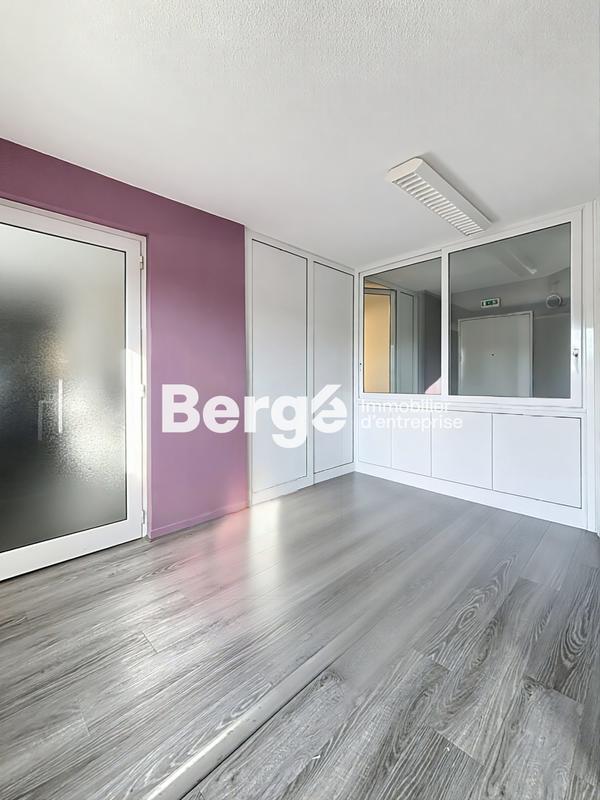 Bureau - 80 m² - 4 pièces