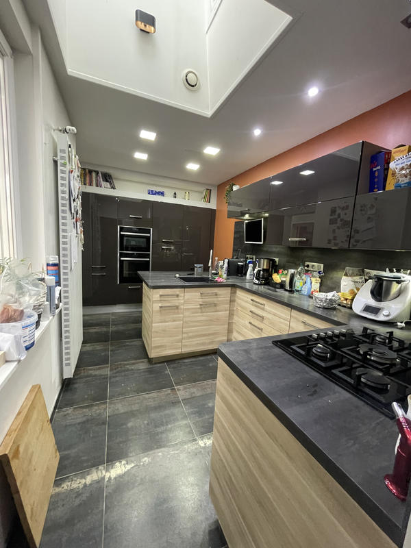 Maison - 242 m² - 12 pièces